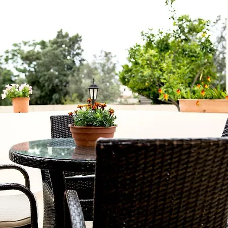 Sunset Valley House Гостьовий будинок Ларнака